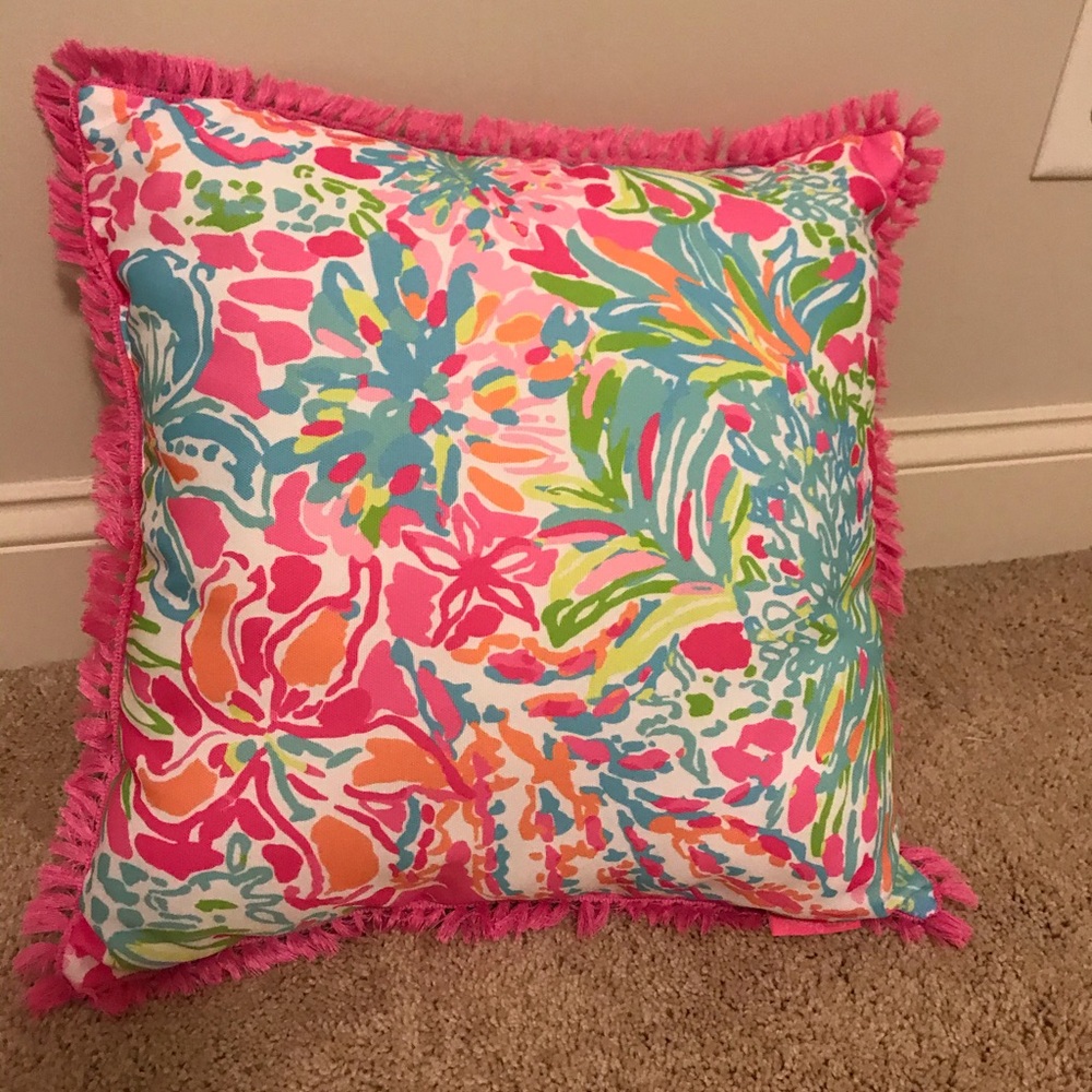 Lily Pulitzer throw pillow in perfect condition!
